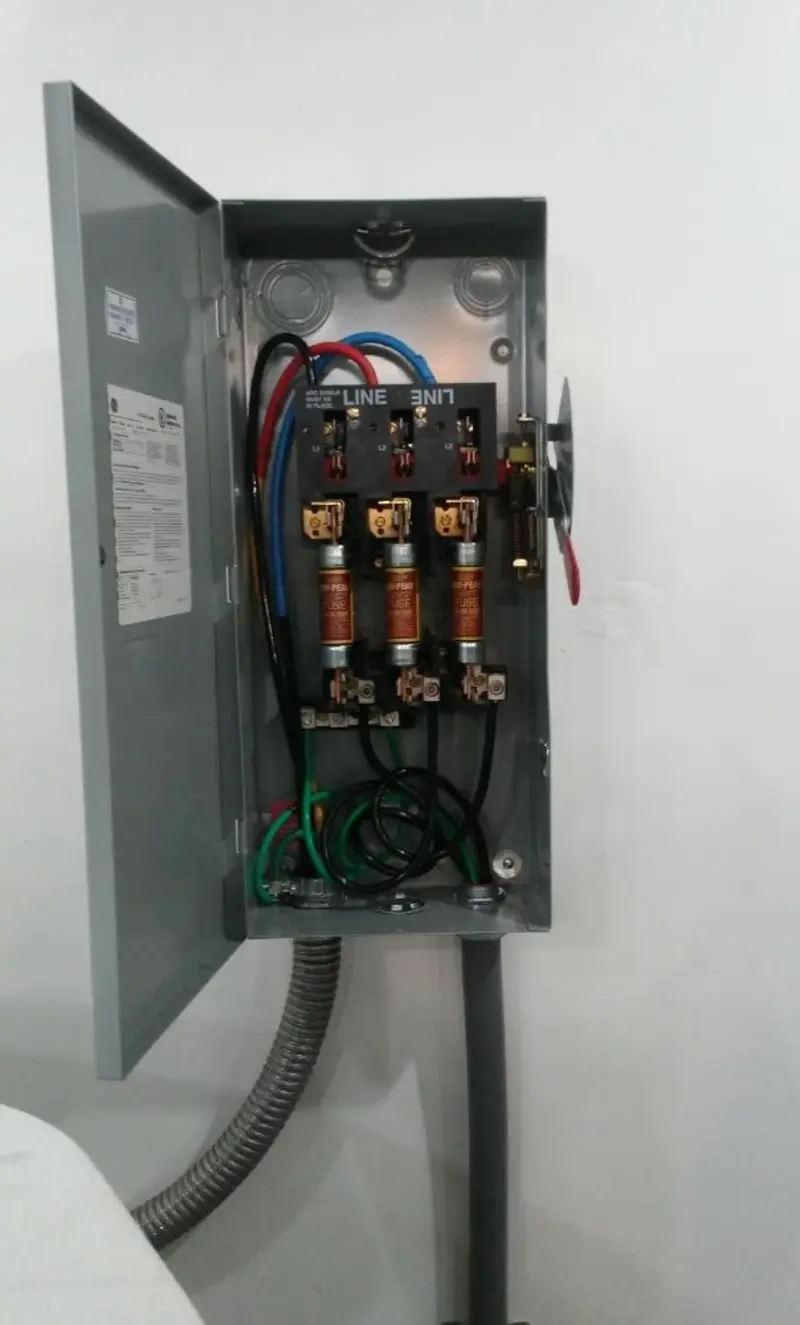 Three-phase disconnect switch installed for Smoke Detector Installation in Shenandoah